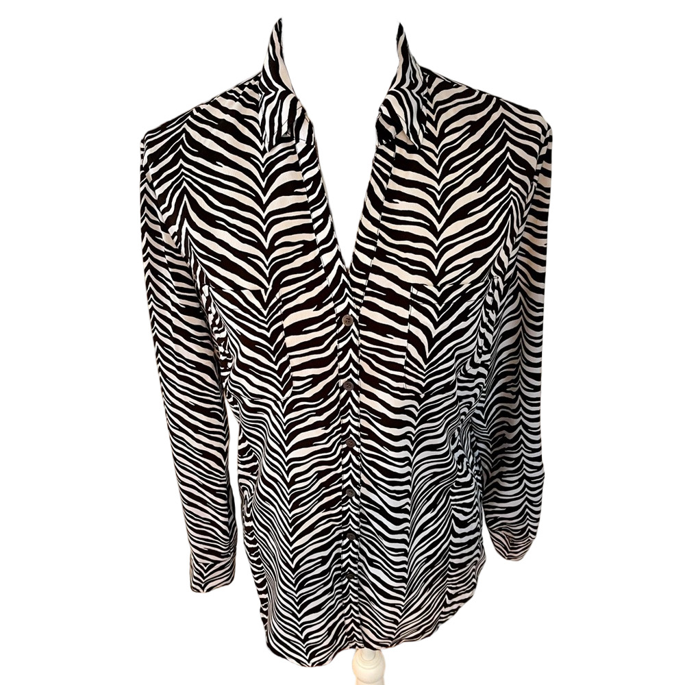 đź’•Talbots size 10 button down blouse. Black and white animal print - Picture 1 of 6
